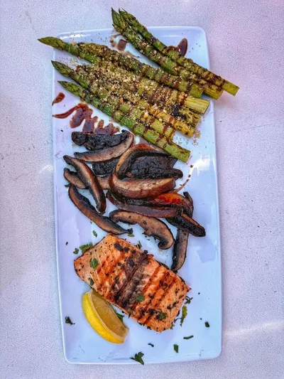 Wild-caught salmon marinated in garlic and Italian herbs, balsamic glazed asparagus mixed with portobello mushroom with your choice of soup or house salad